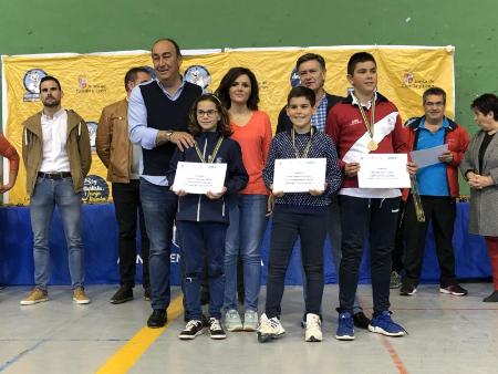 Imagen Los campeones de los Juegos Escolares recogen sus medallas y diplomas entre los aplausos de centenares de deportistas y familiares
