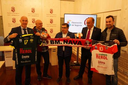 Imagen La Diputación apoya al Balonmano Nava en Asobal con 60.000 euros que contribuirán a extender la práctica de este deporte en la provincia