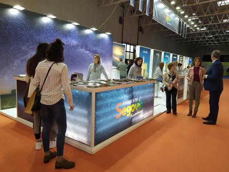 Imagen Más de 1.600 personas pasaron por el planetario instalado en el stand de la Diputación en INTUR