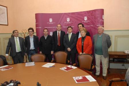 Imagen La Diputación firma un convenio con distintos colegios profesionales para la asistencia a los ayuntamientos