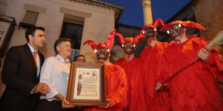 Imagen La Diputación entrega el marchamo de Manifestación Tradicional de Interés Cultural Provincial a la fiesta del Diablillo de Sepúlveda