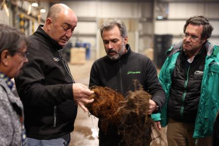 Imagen El presidente de la Diputación visita en Fuente El Olmo de Fuentidueña las instalaciones de la empresa PLANASA que emplea a medio millar de personas a lo largo del año