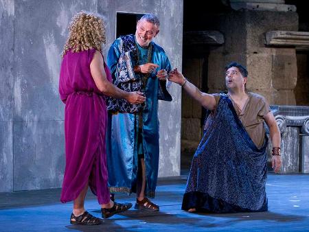 Imagen Pablo Carbonell monta un ‘Mercado de amores’ sobre el escenario del Teatro Juan Bravo de la mano de la compañía Secuencia 3