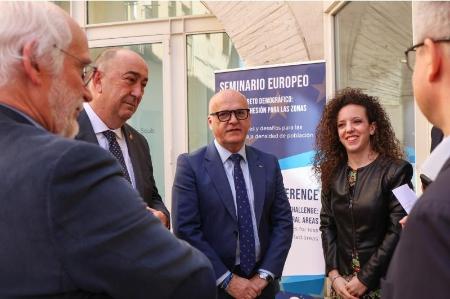 Imagen Más de medio centenar de personas asisten al seminario político de Partenalia organizado por la Diputación de Segovia para analizar los desafíos del reto demográfico